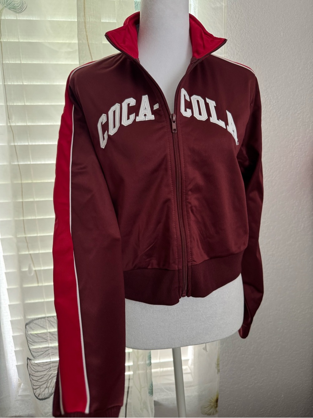❤️🤍NWT Coca-Cola Graphic Crop Track Jacket Burgundy Maroon Size M